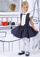 Elegant na asul na damit na may puting polka tuldok para sa mga batang babae