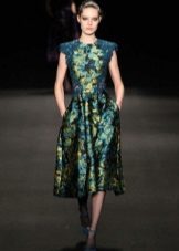 may kulay na brokeid evening dress