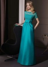 Satin dress sa gabi na may puntas bodice
