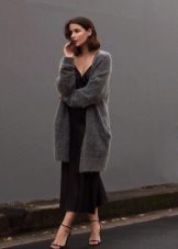Warm Cardigan para sa isang mahabang damit