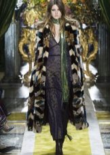 Coat para sa isang mahabang damit ng tagsibol