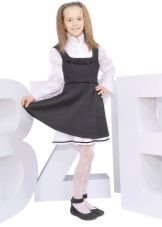 School sundress para sa mga batang babae sa straps