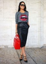What to wear with a leather pencil skirt