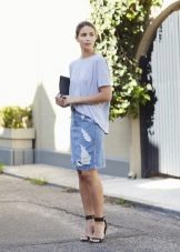 Sandals under the skirt pencil