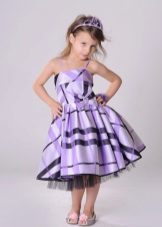 Cocktail dress para sa mga batang babae sa guhitan