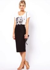 Black tight pencil skirt
