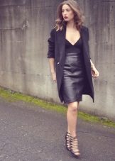 Solemn image with pencil skirt and high waist