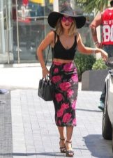 Pencil skirt in combination with top