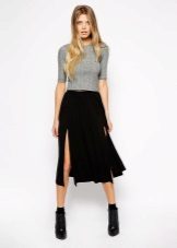 Skirt na may dalawang cut