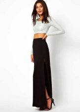 Skirt na may isang slit sa sahig