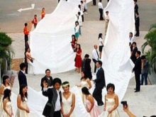 Isa sa pinakamahabang dresses sa kasal