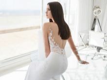 Cutout sa baywang openwork sa isang sexy wedding dress