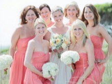 Mga pink na bridesmaids outfits