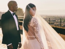 Kasal damit Kim Kardashian tingnan mula sa likod