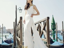 Tulipia Wedding Dress na may Gold Embroidery