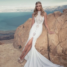 Zoog Bridal Wedding Dress na may Cutout