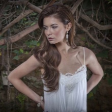 Svetlana Disenyo ng damit-pangkasal na may mga elemento ng puntas