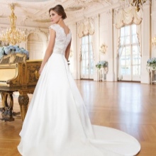 A-line Wedding Dress na may Court Train