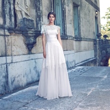 Ang damit ng kasalan mula sa Giuseppe Papini ay simple