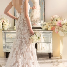Mermaid lace wedding dress na may bukas na likod