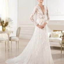 Kasal damit mula sa 2014 koleksyon ni Elie Saab na may malalim na neckline
