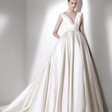 Kasal damit mula sa koleksyon ng 2015 sa pamamagitan ng Elie Saab a-silweta