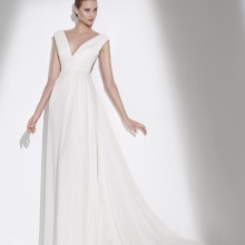 Kasal damit mula sa koleksyon ng 2015 sa pamamagitan ng Elie Saab Empire