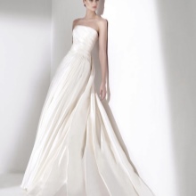 Ang damit ng kasalan mula sa ELIE NG ELIE SAAB collection ay direktang