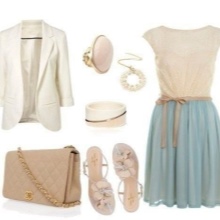 Beige accessories para sa asul na damit