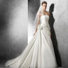 Kasalan ng damit sa pamamagitan ng Pronovias na may tela