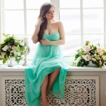 Dress for pregnant for a photo studio