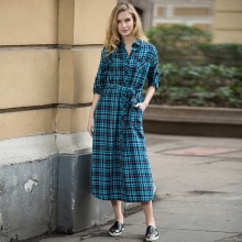 Green at blue plaid long dress na may black sleepers