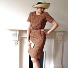 Mahigpit na Brown Polka Dot Dress