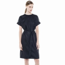 Monophonic dress para sa figure Pear (triangle)