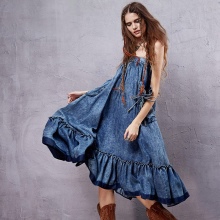 Ang damit sa estilo ng boho jeans ay maikli