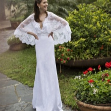 Kasal damit na may malawak na sleeves