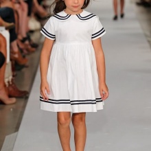 Summer dress para sa mga batang babae ng silweta