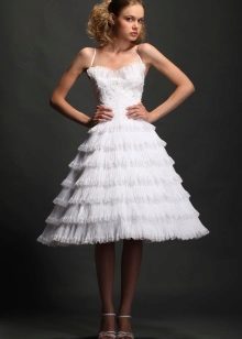 Dress sa kasalan na may palda ng kampanilya