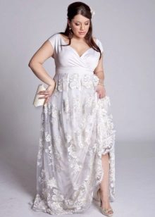 Kasal damit para sa isang buong batang babae na may luntiang hips