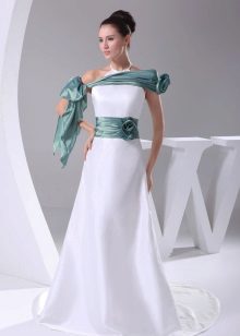 White wedding dress na may green accent
