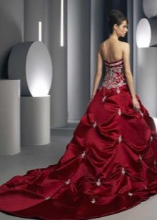 Red Wedding Dress na may White Lace