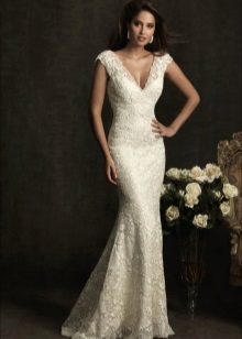 Dress sa sirena ng kasal na may brush na tren