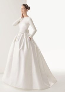 Ang kahanga-hangang closed wedding dress ni Eli Saab