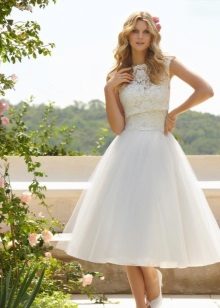 Isinara ang A-Silhouette Wedding Dress