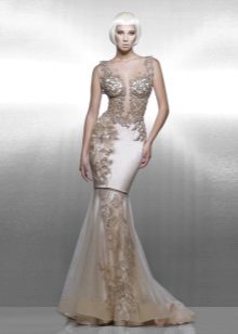 Beige evening dress sa pamamagitan ng Saiid Kobeisy sa istilong hubad