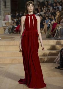 Gabi na damit mula sa Valentino burgundy