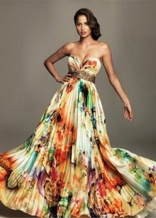 Gabi sundress para sa mga buntis na kababaihan kulay