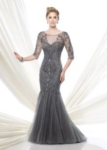 Mermaid evening dress para sa ina ng lalaking ikakasal