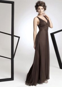 Empire evening dress para sa ina ng lalaking ikakasal