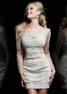 Short evening dress na may transparent sleeves